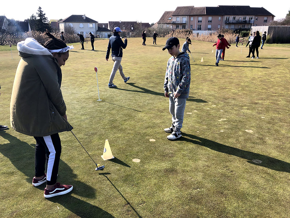 enfants au golf